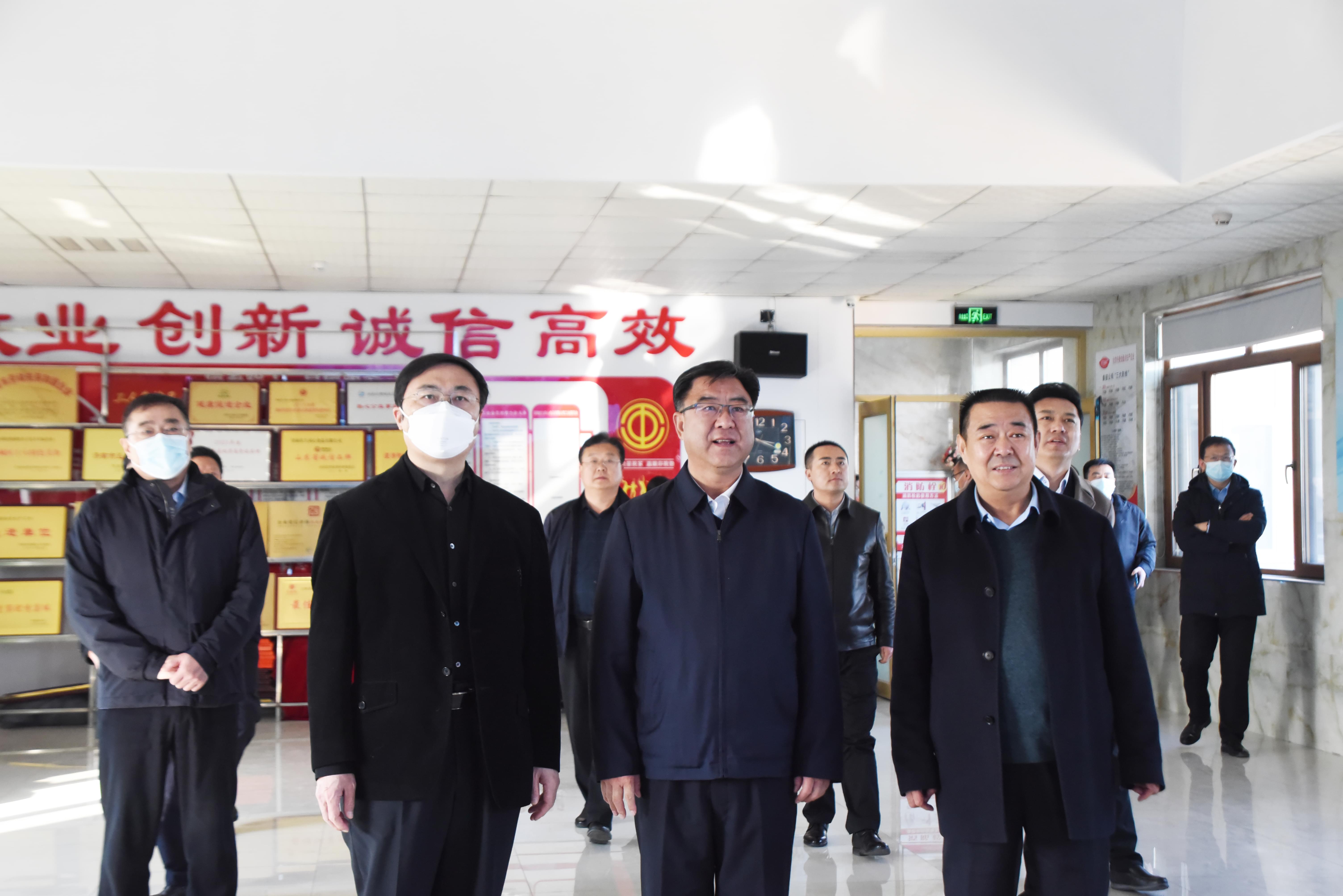 甘肃省临夏回族州党政代表团莅临尊龙凯时食品集团